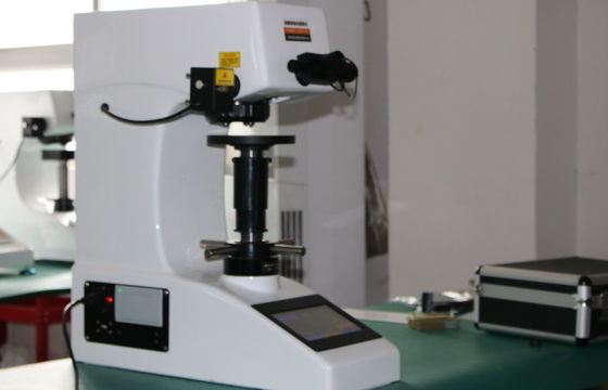 Máquina universal AC220V 50HZ del probador de la dureza de la pantalla táctil construida en impresora