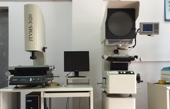 Etapa que levanta la máquina vertical del proyector de perfil con la lectura de Digitaces DP100
