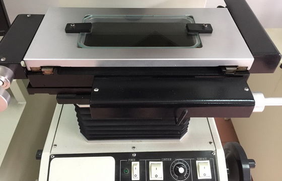 Etapa que levanta la máquina vertical del proyector de perfil con la lectura de Digitaces DP100