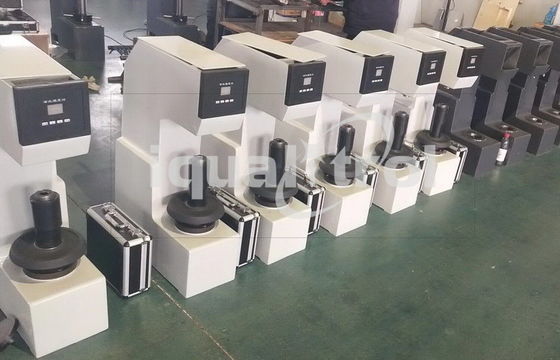 Pasos Brinell verticales de la máquina de prueba de la dureza del espacio 340m m 5 que cargan la fuerza 3000Kgf máximo